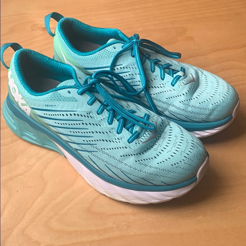 Hoka Women’s Arahi 4 - Antigua Sand/Caribbean Sea